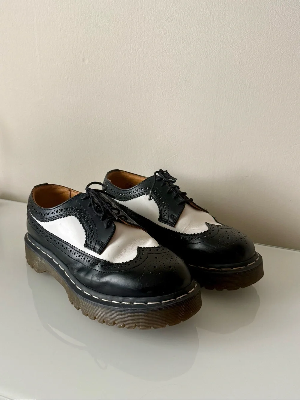 Dr. Martens vintage 3989 Black & White Brogue Leather Platform Oxford Shoes - Picture 2 of 9